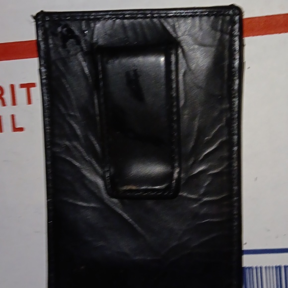 SOLD!!!!                              EUC COLE HAAN MONEY AND CARD CLIP LEATHER - Picture 3 of 6